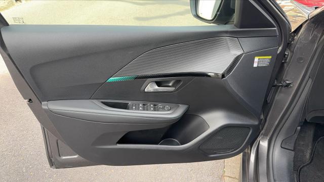 Peugeot 208 image 7