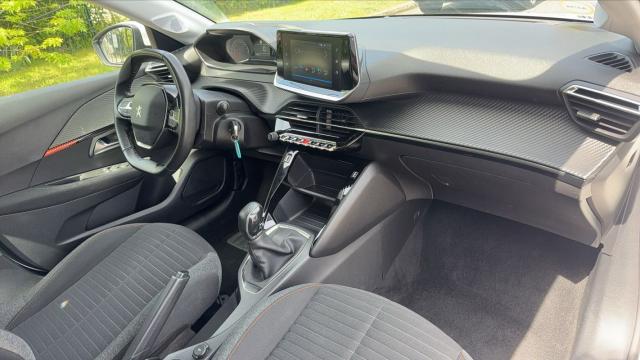 Peugeot 208 image 7