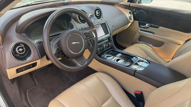 Jaguar Xj image 2