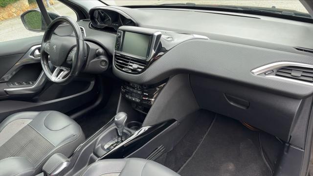Peugeot 2008 image 2
