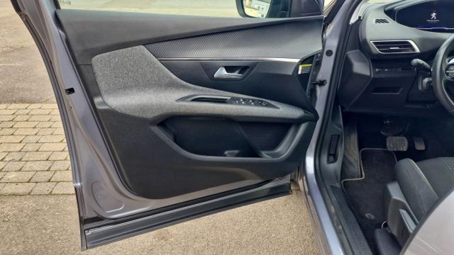 Peugeot 3008 image 2