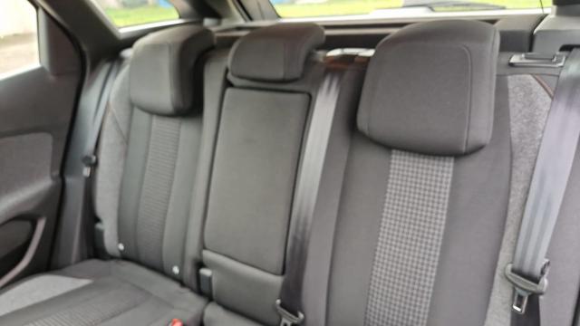 Peugeot 3008 image 8