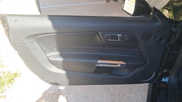 Ford Mustang Convertible image 9