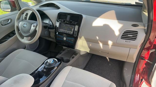 Nissan Leaf image 9