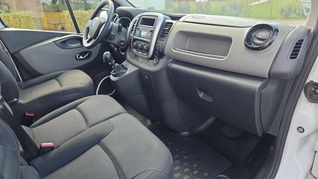 Renault Trafic image 9