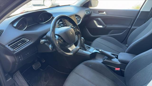 Peugeot 308 image 2
