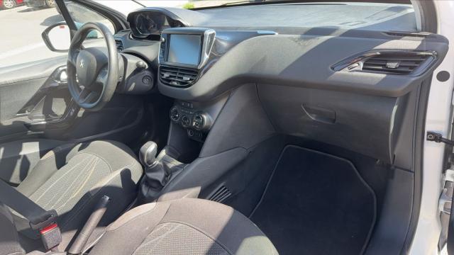 Peugeot 208 image 1