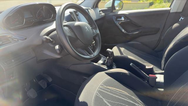 Peugeot 208 image 6