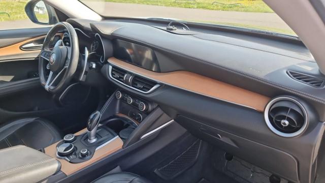 Alfa Romeo Stelvio image 9