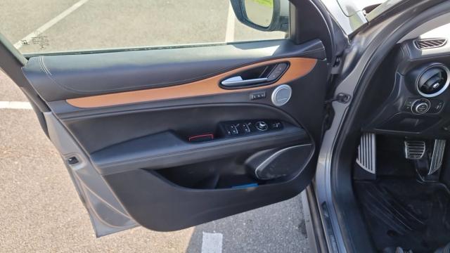 Alfa Romeo Stelvio image 3