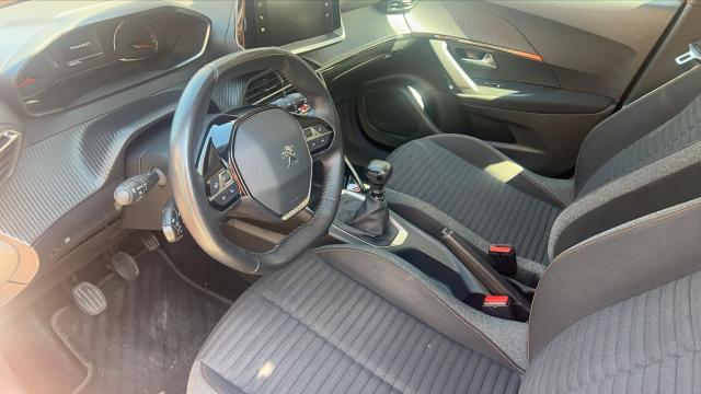 Peugeot 2008 image 2