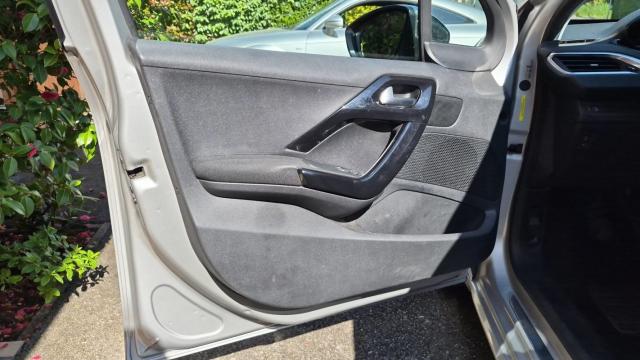 Peugeot 208 image 3