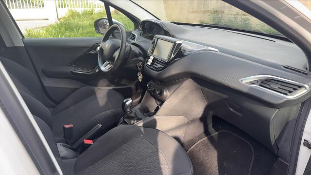 Peugeot 208 image 5