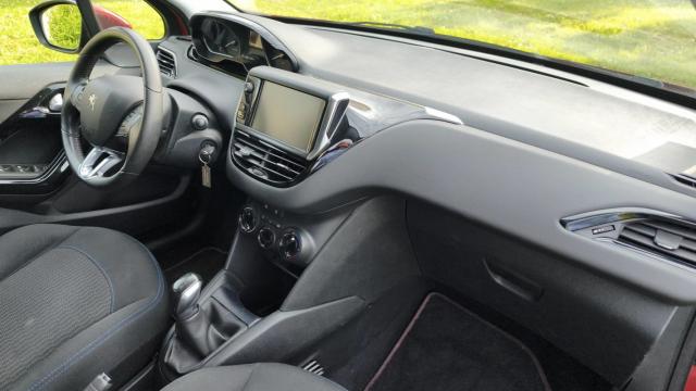 Peugeot 208 image 5