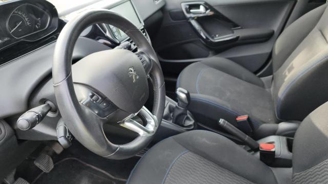 Peugeot 208 image 1