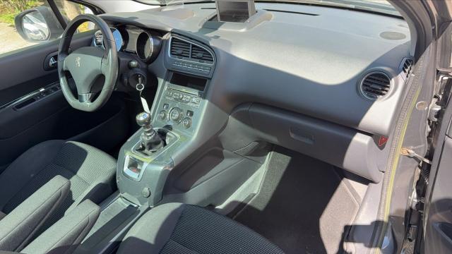 Peugeot 5008 image 2