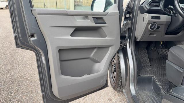 Volkswagen Transporter image 2