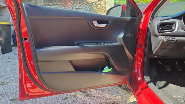 Kia Rio image 9