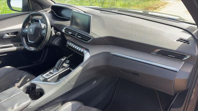 Peugeot 3008 image 2