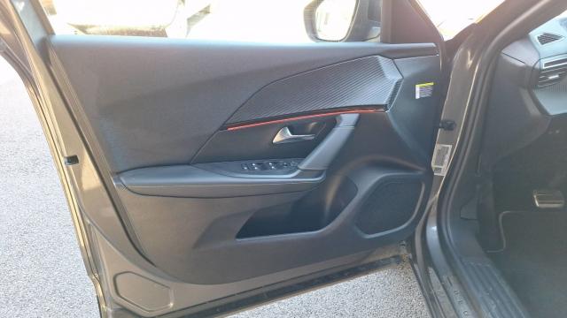 Peugeot 2008 image 8