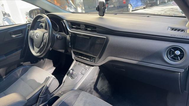 Toyota Auris image 9