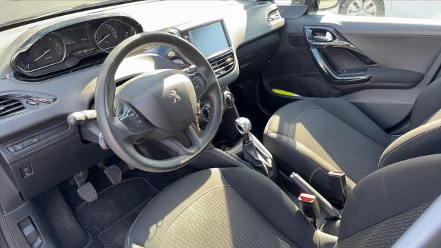 Peugeot 208 image 3