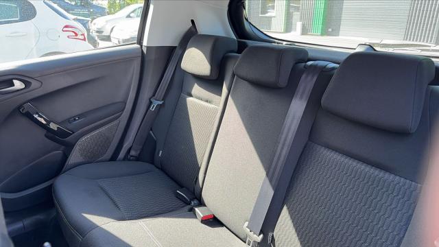 Peugeot 208 image 1