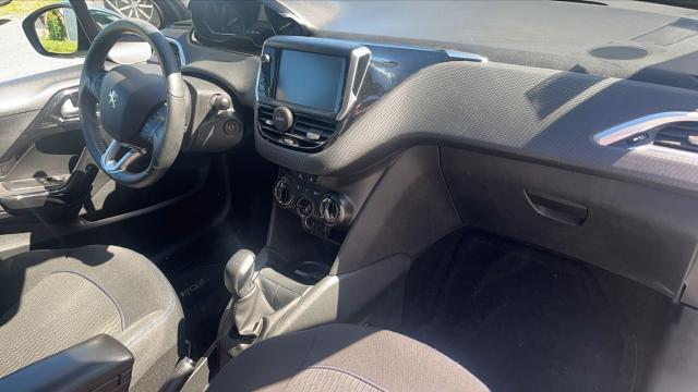 Peugeot 208 image 1