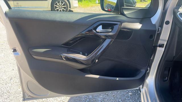 Peugeot 208 image 9