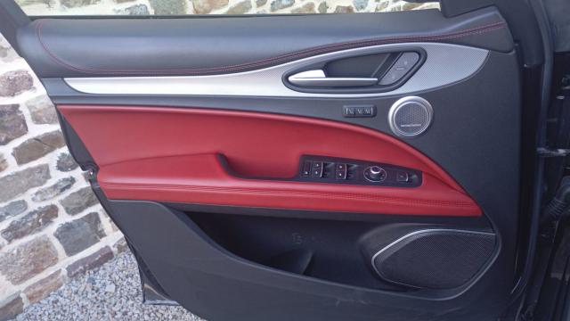 Alfa Romeo Stelvio image 1