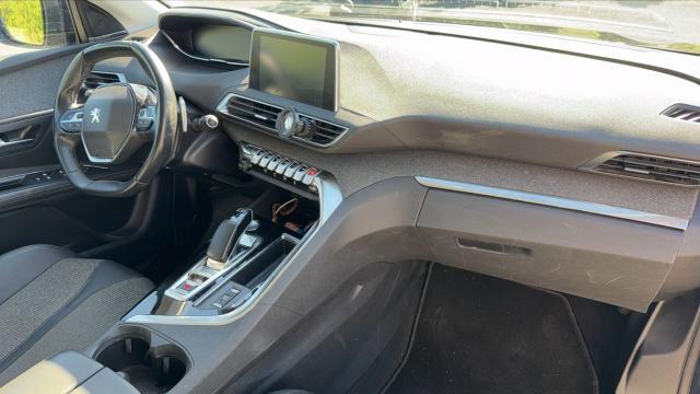 Peugeot 3008 image 2