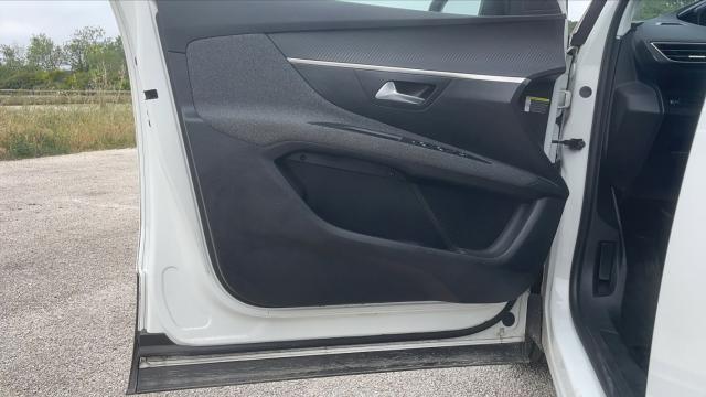Peugeot 3008 image 1
