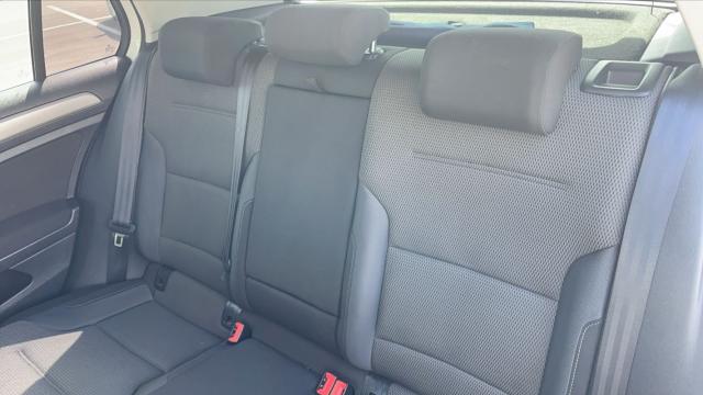 Volkswagen Golf image 6