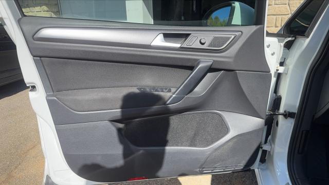 Volkswagen Golf Sportsvan image 3