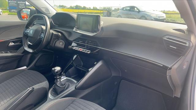 Peugeot 2008 image 2