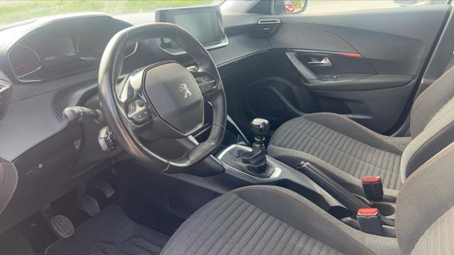 Peugeot 2008 image 1