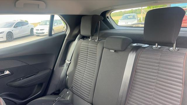 Peugeot 2008 image 8