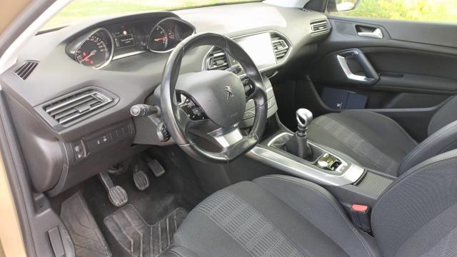 Peugeot 308 image 2