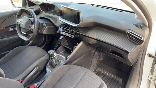 Peugeot 208 image 8