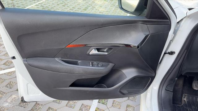 Peugeot 208 image 1