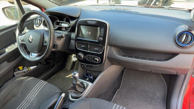 Renault Clio Estate image 2