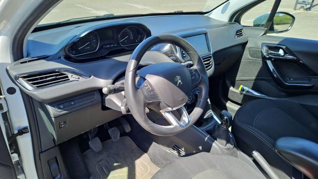 Peugeot 208 image 5