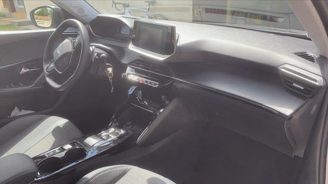 Peugeot 2008 image 2