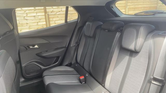Peugeot 2008 image 8