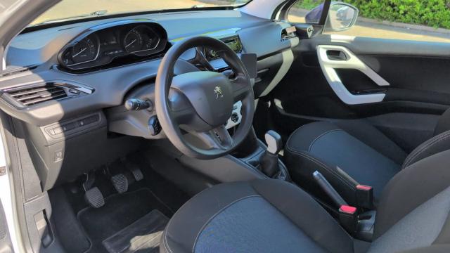 Peugeot 208 image 3