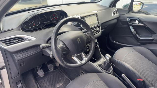 Peugeot 208 image 6