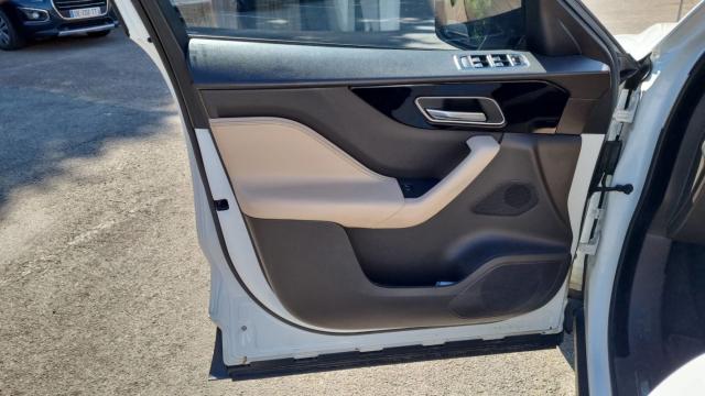 Jaguar F-Pace image 7