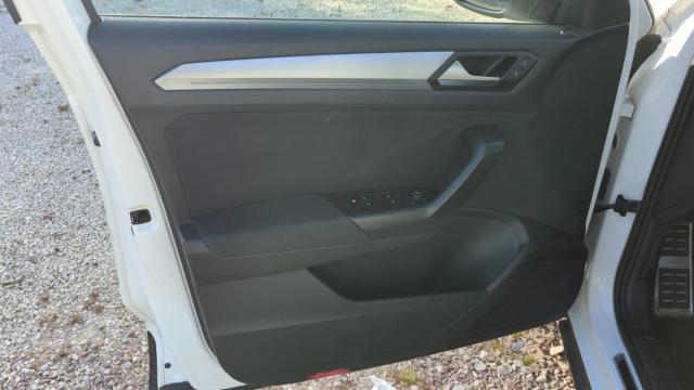 Volkswagen T-Roc image 2
