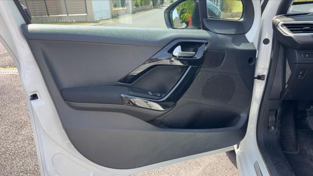 Peugeot 208 image 7
