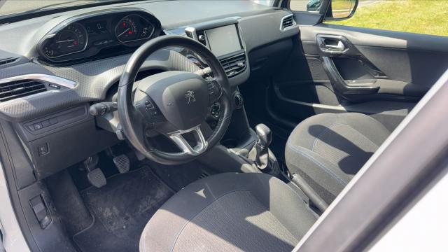 Peugeot 208 image 3